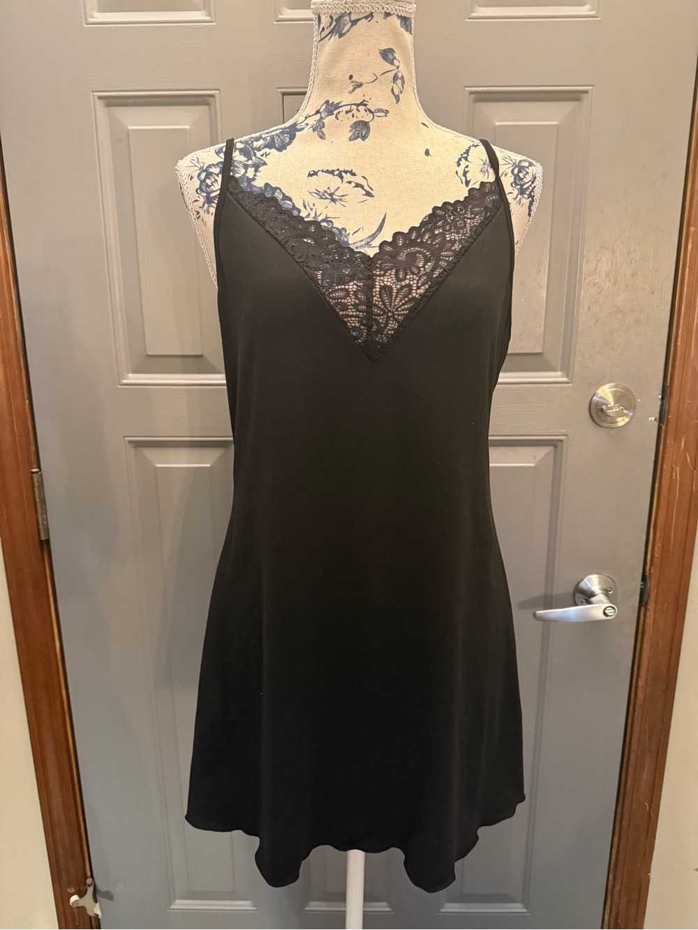 Black Lace-Trim Slip Dress - minimalist (large)